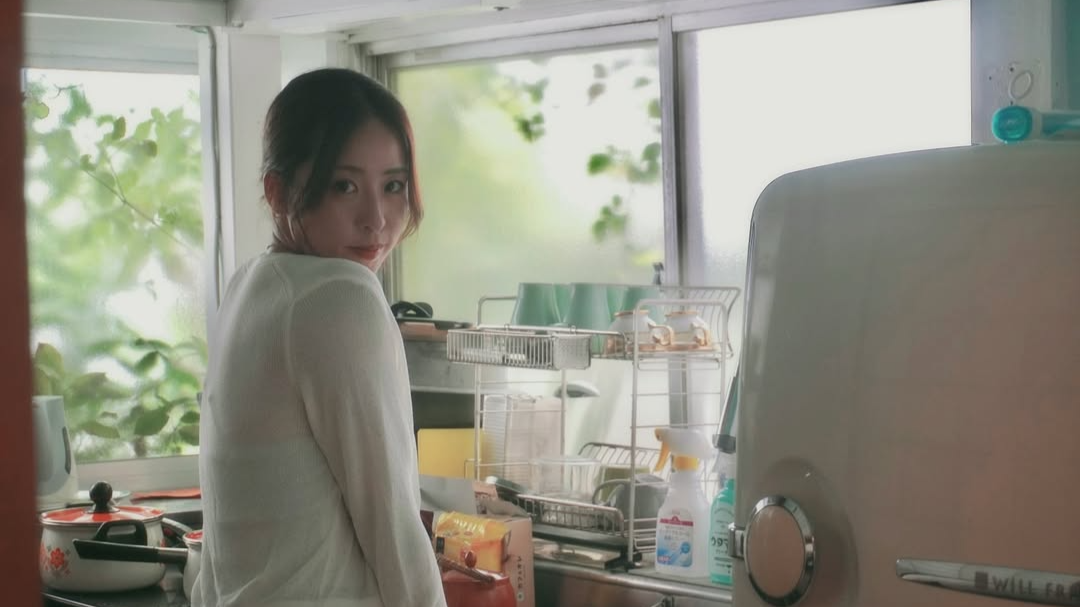 美人テニスプレーヤー・園田彩乃、古民家での振り返りショットにファン歓喜