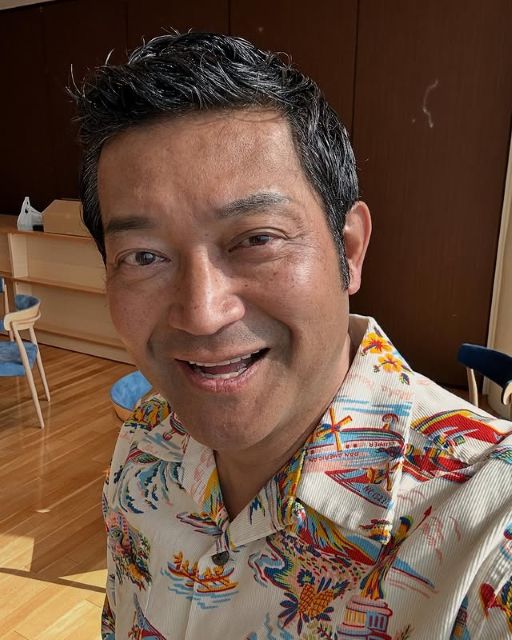 「爽やかすぎて眩しい！」山口智充、オシャレな