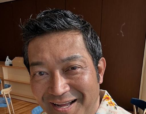 「爽やかすぎて眩しい！」山口智充、オシャレな