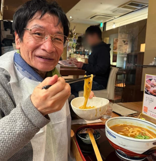 「あつっ！美味しい」尾木ママの“エプロン着けた”ランチオフショットが話題！