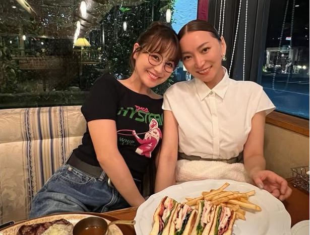 鈴木奈々、加藤綾菜＆加藤とロイヤルホストでほっこり食事会