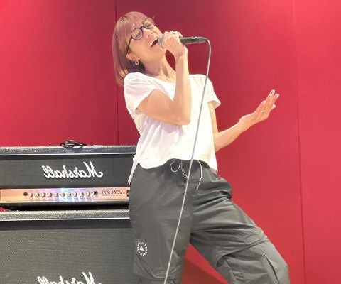 hitomi、筋トレからの歌練で積み重ねを実感。年齢に向き合いながら健康第一で前進