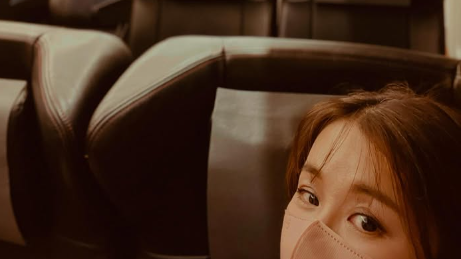 鈴木紗理奈、「私は元気です！」イギリス渡航前の成田での笑顔にファン安心！！