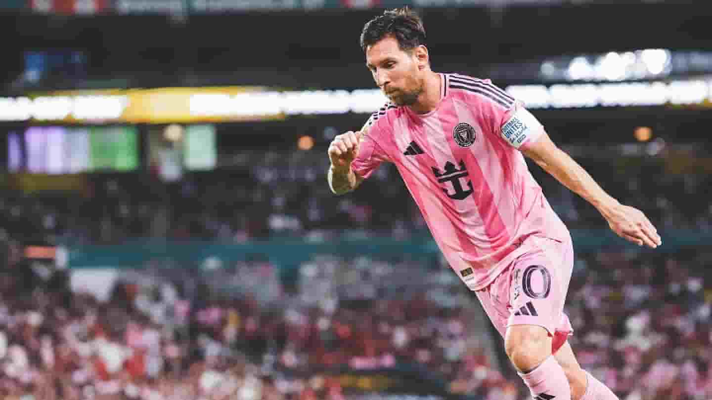 メッシが投稿！クラブW杯開幕戦でのプレー写真を公式Xに公開