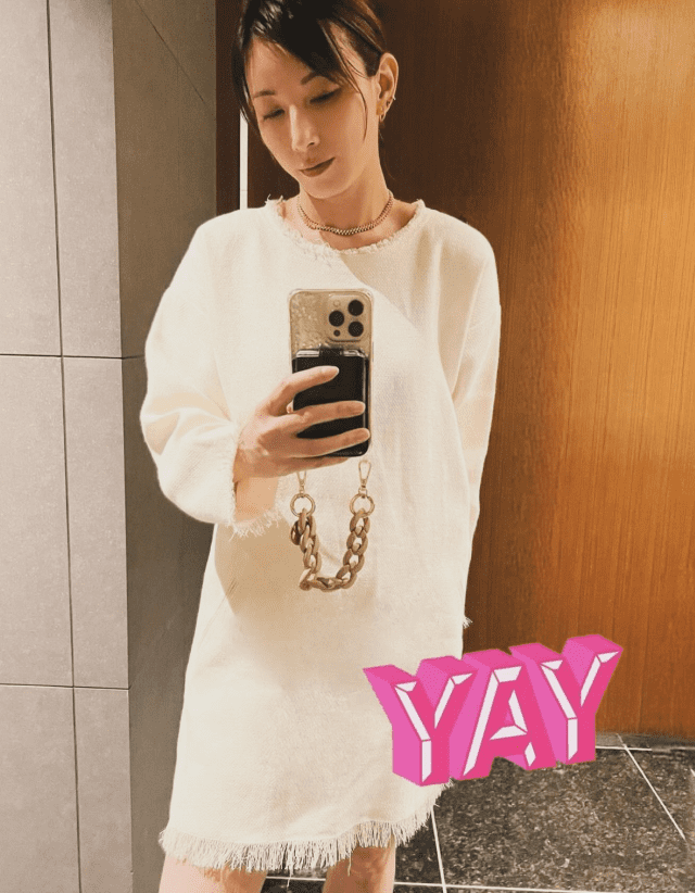 「透明感ぱねー」41歳・人気女優の”太ももチラリ”ミニワンピコーデに反響続々