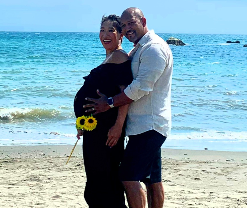 ラミちゃんの妻・美保さんがマタニティフォトを披露⭐️「出産前1番の思い出になりました」