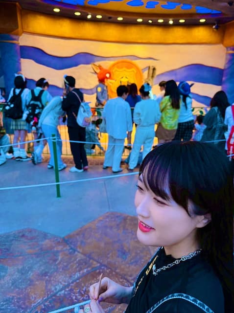 「推しに手を振るオタクの図」声優・久保田未夢がディズニーでの一幕をシェア