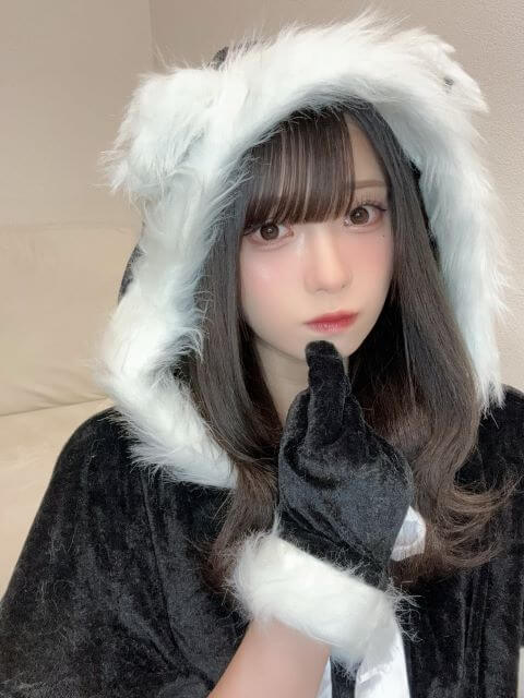 人気急上昇中のアイドルがブラックサンタに変身！「ねぇ、かわいい！！」