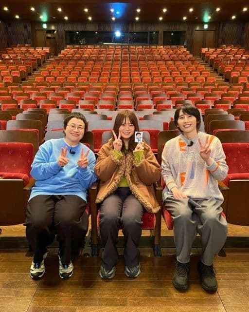 「大好きなお二人の…」元乃木坂46・山崎怜奈、ハリセンボンと笑顔でピース！”めっちゃファン”な構図のショットを公開！