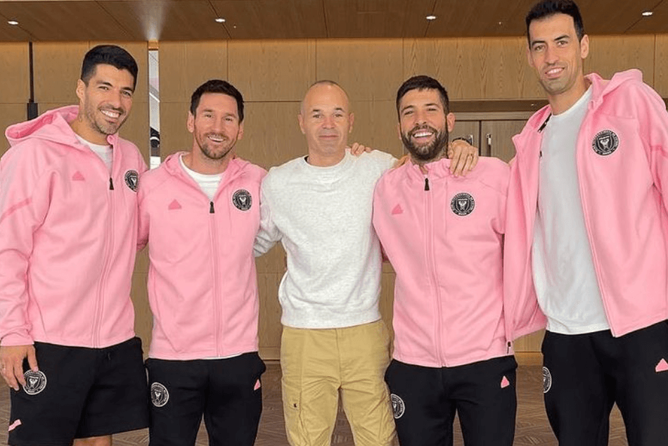 イニエスタ 、バルセロナのレジェンドとの豪華ショットを公開 📷🔥