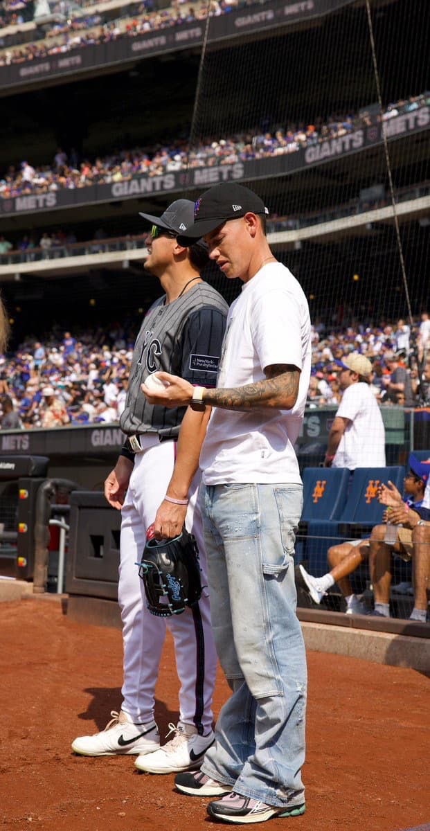 サッカー選手・ハメスがメッツ戦で始球式　“野球場での笑顔”に注目集まる