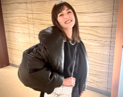 高岡早紀、大好きなバッグを持ってお出かけショット公開！