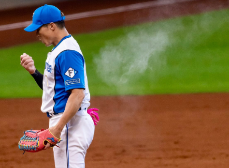 まさかの投手復活！糸井嘉男、日ハムユニ姿で“追いロジン”炸裂にファン歓喜