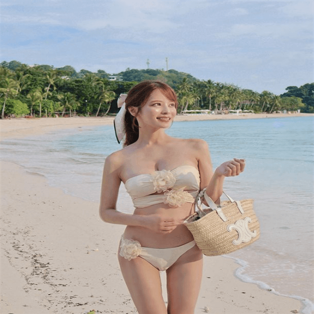 人気モデル・小沼瑞季「IN ボラカイ島」！魅惑の水着ショットにファンのドキドキが止まらない