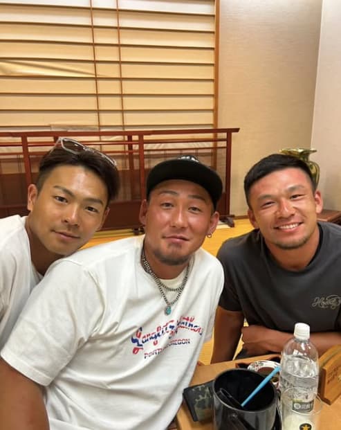 「ガリガリと大将とゴリマッチョ」中日・龍空が体格差の大きい大先輩とのショットを公開！