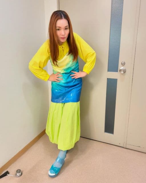 平野ノラ、小物までこだわったまるでマーメイドのようなファッションを披露！？