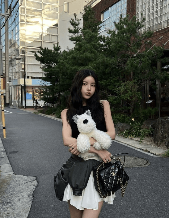 インフルエンサー・齊藤早紀の最新街角ショット！”美女オーラ”が出すぎて目立ってしまう！？