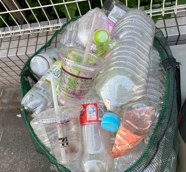 「プラカップはペットボトル資源ではなく…」ゴミ清掃芸人・マシンガンズ滝沢、プラカップの捨て方を解説！