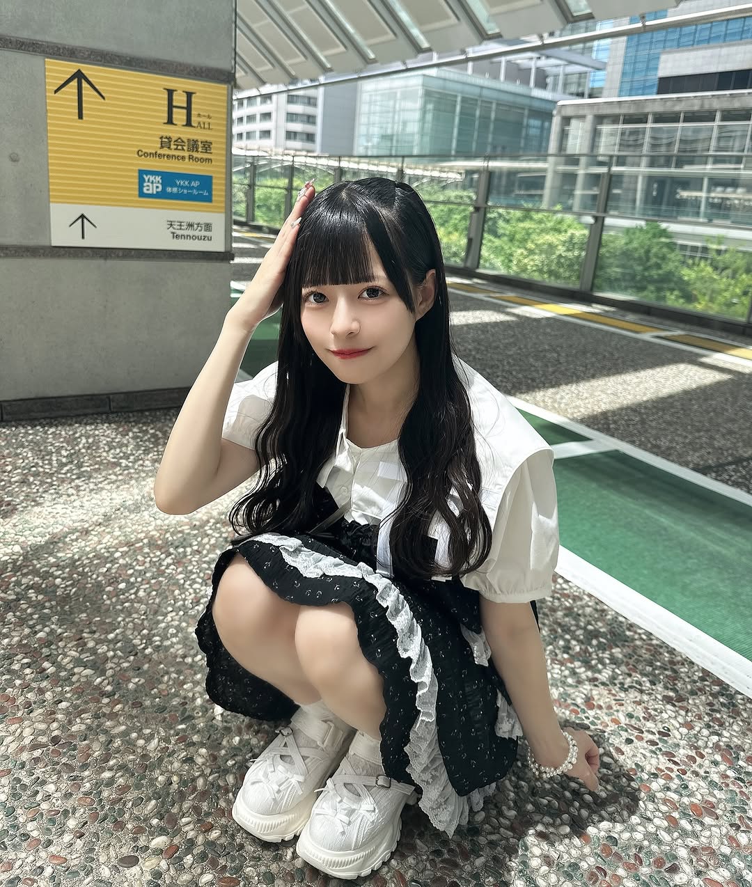 越まりん、「今年は黒にも挑戦！」夏コーデ披露が「可愛い」と話題沸騰