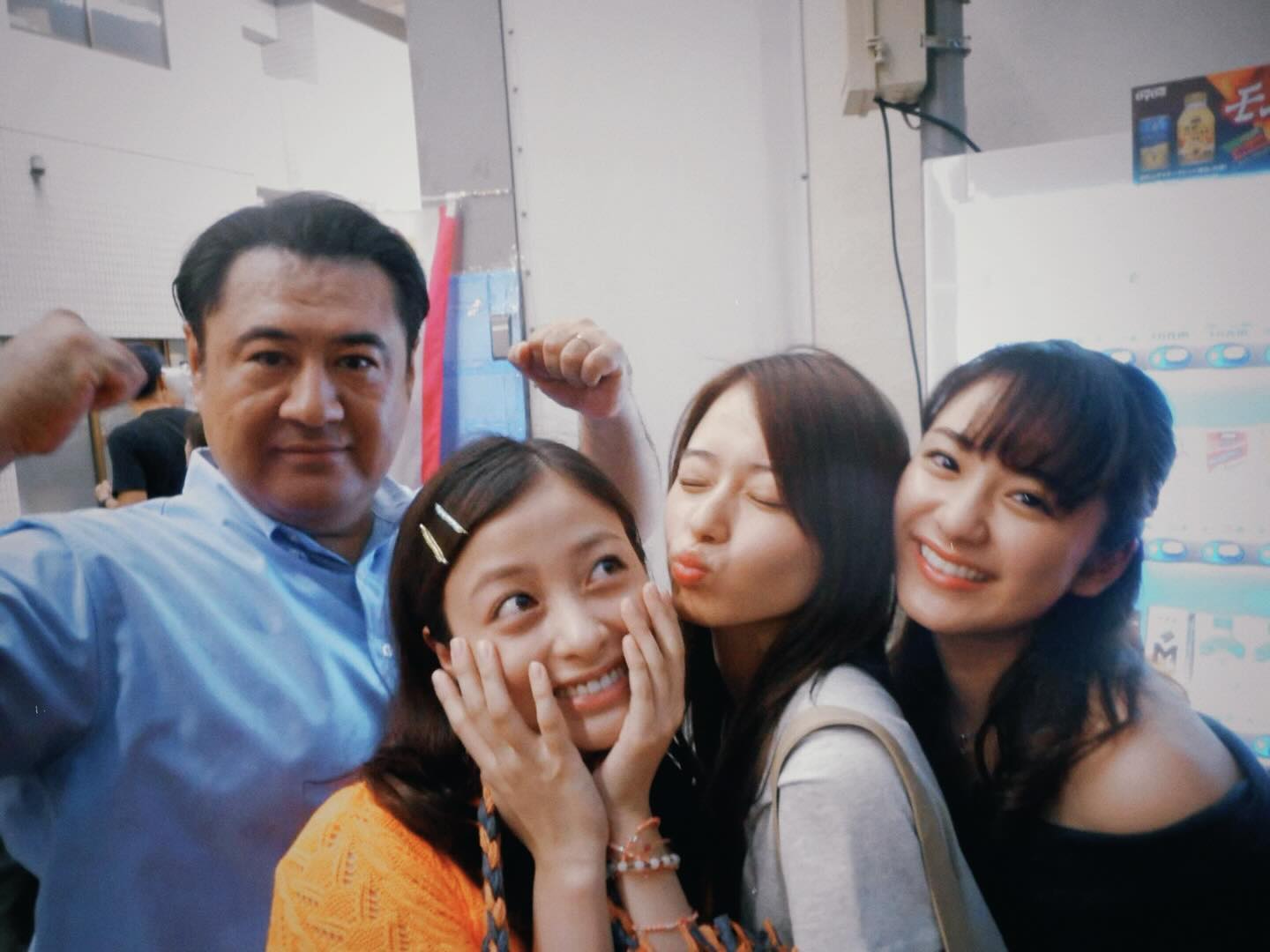 山本舞香が朝ドラ『おむすび』の平成らしい質感のオフショットを公開！