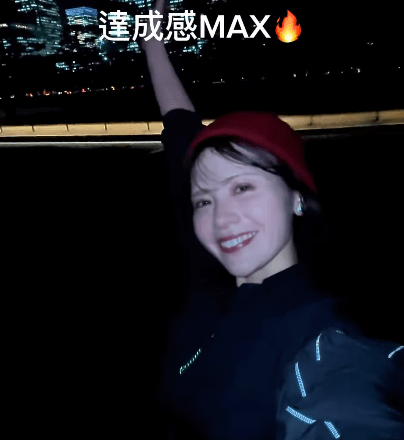「達成感…MAX！！」美しすぎると話題のマラソン女子、”自撮りナイトランムービー”にファンエール続々「笑顔が最高」