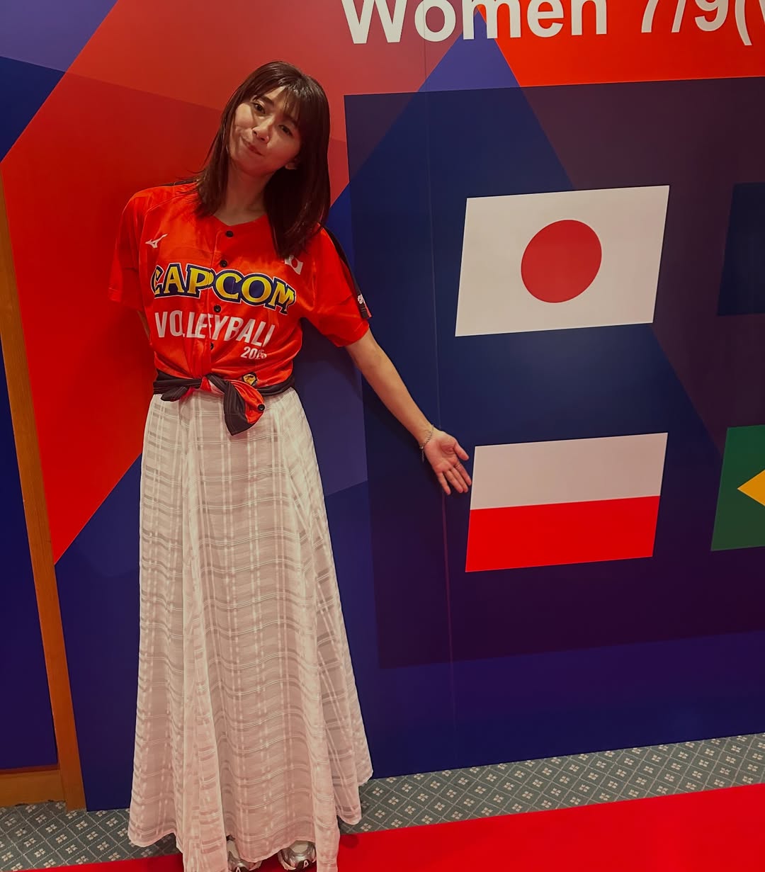 元女子バレーボール・秋本愛、”ネーションズリーグ2025”ポーランド戦を赤いウェアで盛り上げ隊！