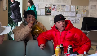 「ヒロミ監督と加藤浩次コーチ」上地雄輔、射撃姿のプライベート動画にファン歓喜！