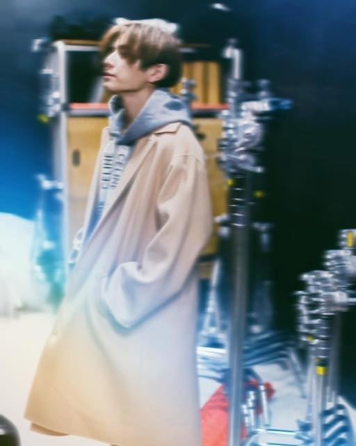 山田涼介が本日の私服を紹介🧥エモさ溢れる1枚がカッコ良すぎる😍