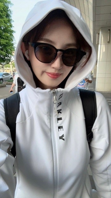 「明日もお仕事がんばれるー！」人気グラドルが日ハムの勝利に歓喜！紫外線対策バッチリな姿も公開