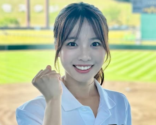美しすぎと話題の女子アナ、高校野球福島大会のリポートを務める！美麗ガッツポーズに可愛いコメ大渋滞「ファンになってもいいですか？」