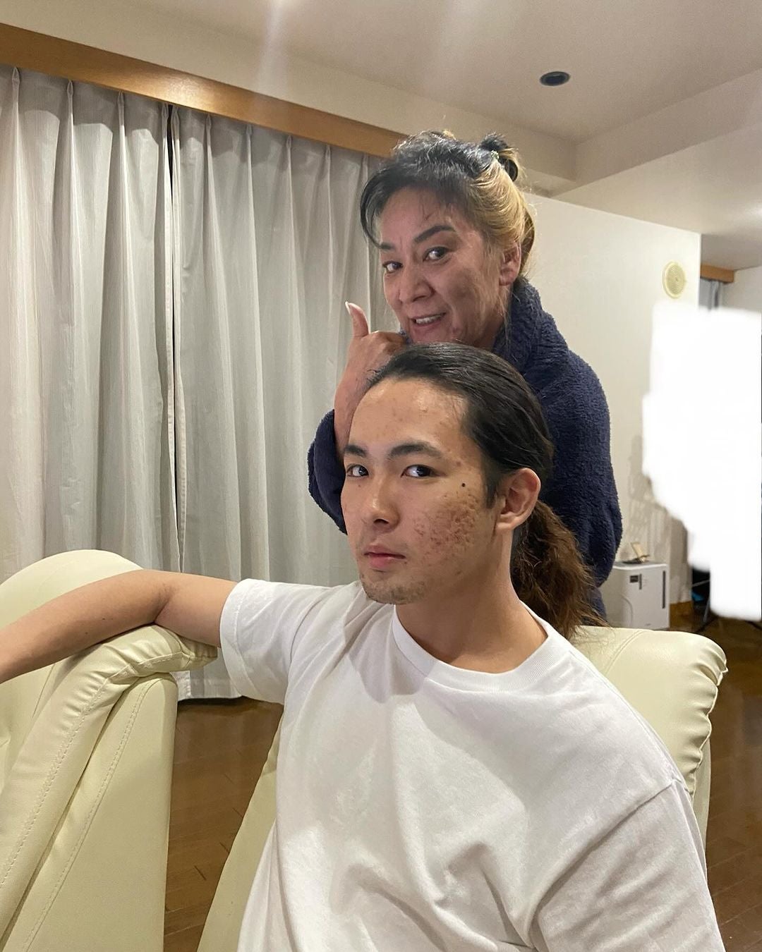 ジャガー横田の17歳長男 親子2ショット公開でイケメンすぎると話題に...!!