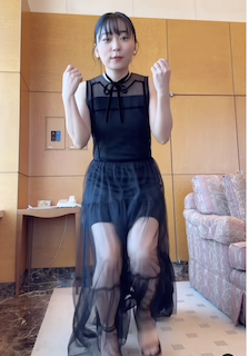 驚愕の美人化で話題の女芸人 衝撃の"透け透け"衣装のダンス動画公開「どうしたの？いい女過ぎ…」