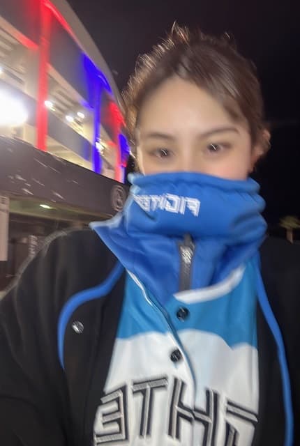 ブレていても可愛い！グラドル 花咲楓香が日ハムの逆転勝利に喜びショットを投稿