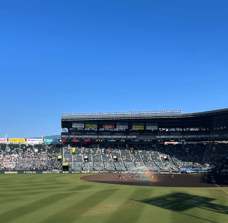 青木裕子、関西で夏の思い出！甲子園とUSJで子どもたちと新鮮な体験