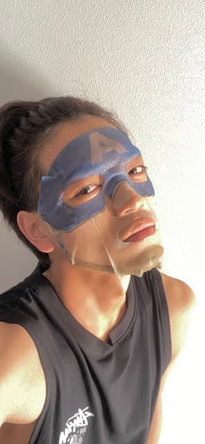 「通常営業すぎるｗ」イケメン俳優が投稿した肌ケアショットにファン爆笑!?