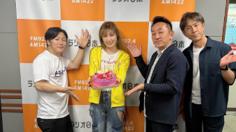 熊田曜子、誕生日当日のラジオブースショット公開「ケーキのろうそく、しっかり見えてた」