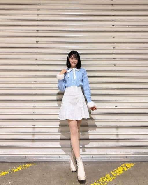 AKB研究生・新井彩永、白と水色の全身コーデを公開でファンからは”爽やかさんすぎる”の声！