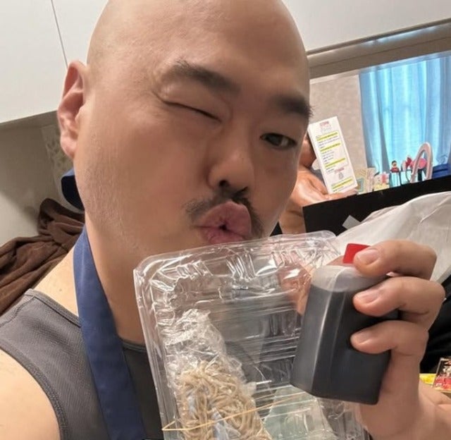 安田大サーカスのクロちゃんがお蕎麦を茹でる！