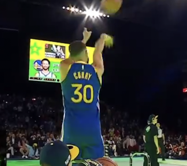 史上初！NBA対WNBAの3P対決はカリーに軍配が上がる🏀🔥