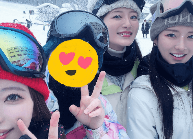 「レアな4姉妹だー！」現役東大の美女社長、ゲレンデの”仲良しショット”を披露しファンガッツポーズ！「雪のシンデレラ達ですね」