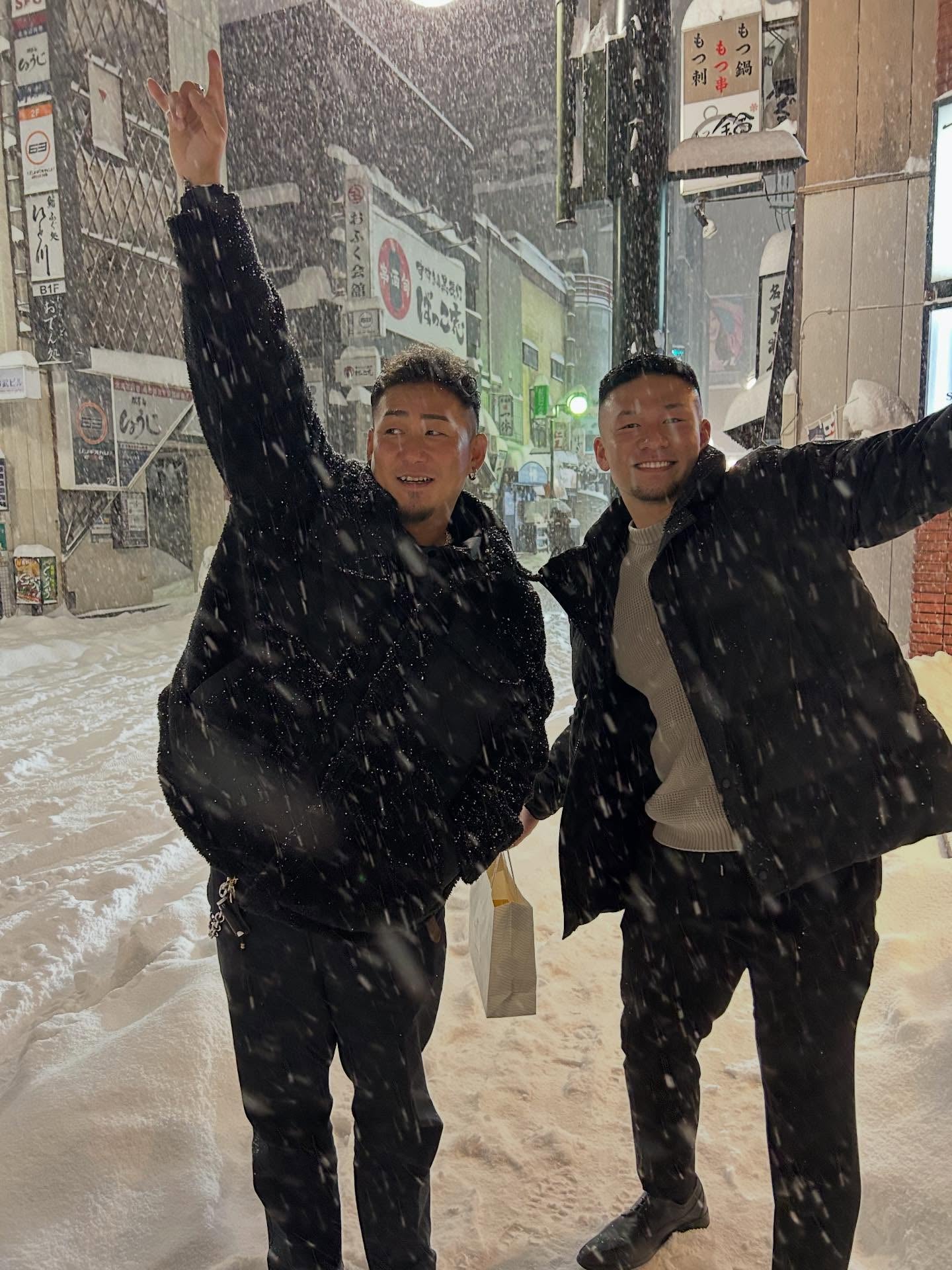 大雪の中でも笑顔　中田翔、札幌ファンミーティング後の一枚が話題