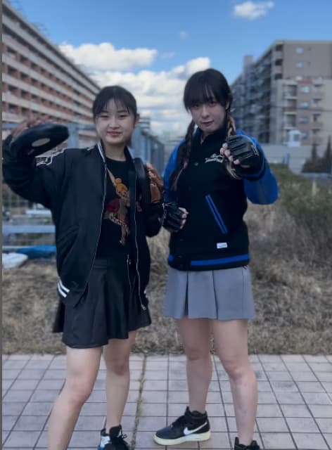 格闘家3姉妹・辻井和奏が姉妹でのミット練習風景を公開！