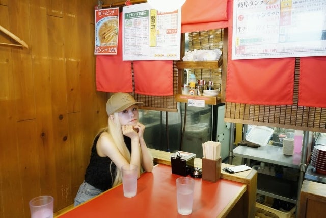益若つばさ、ラーメン2杯で「苦しい」宣言。旅の途中で見せた素顔と“人生がんばらないと”の本音