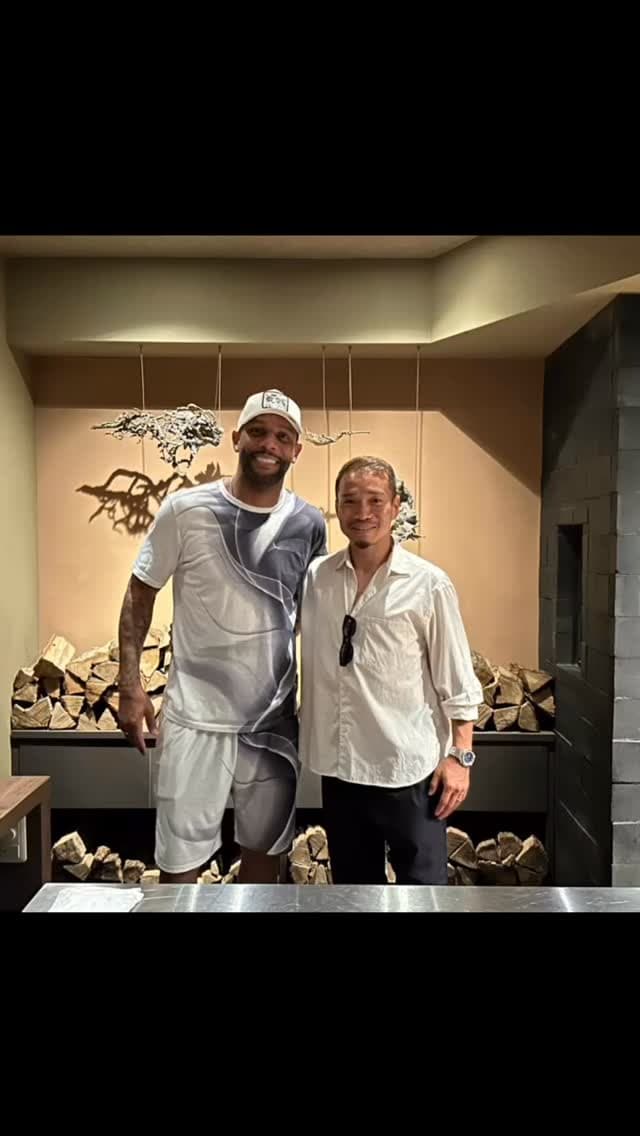 「青春が蘇る…」長友佑都＆マイコン、伝説の両SBが並ぶ奇跡の一枚が話題に!