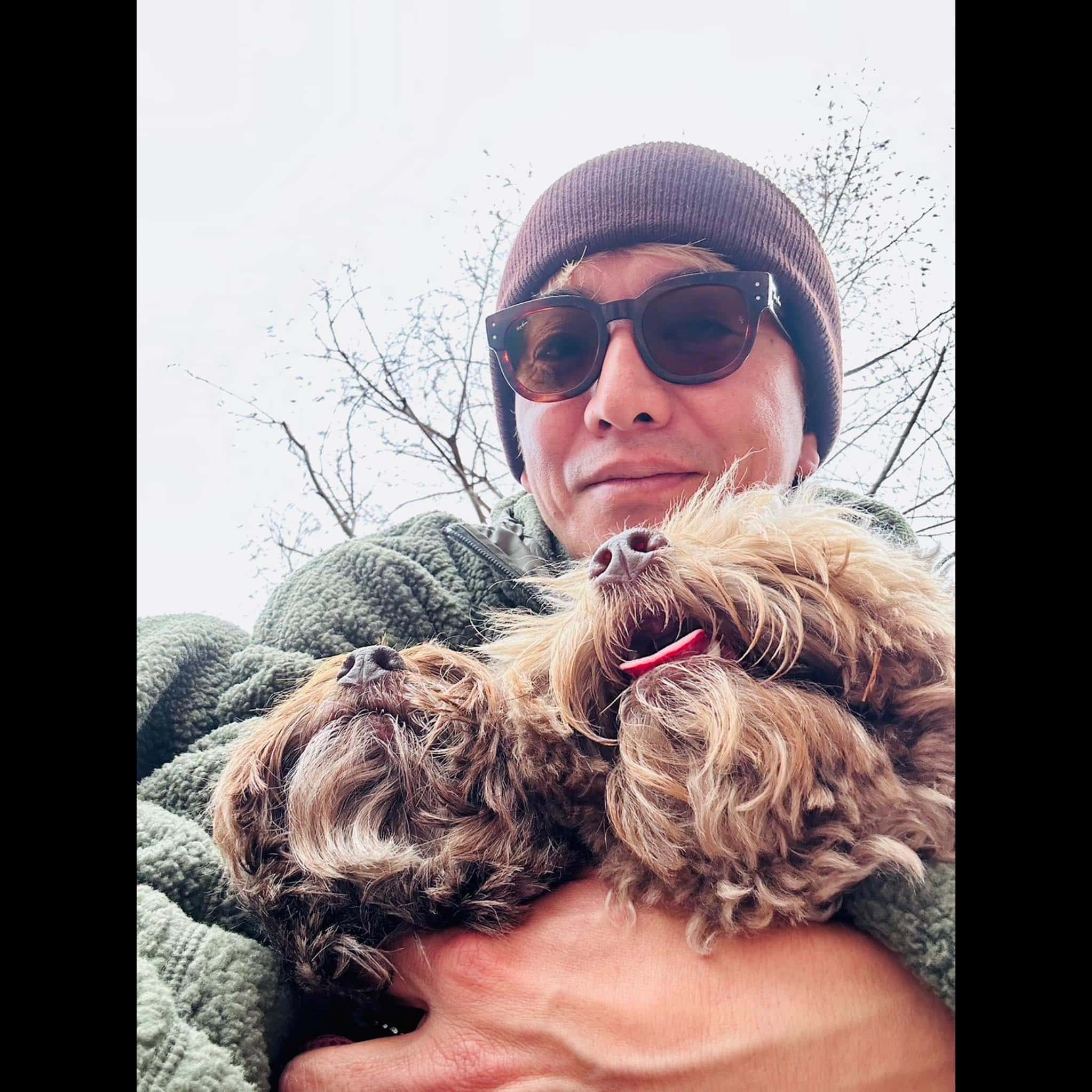 キムタクの新たな一面！？かわいすぎるスリーショット📸が話題🐶✨