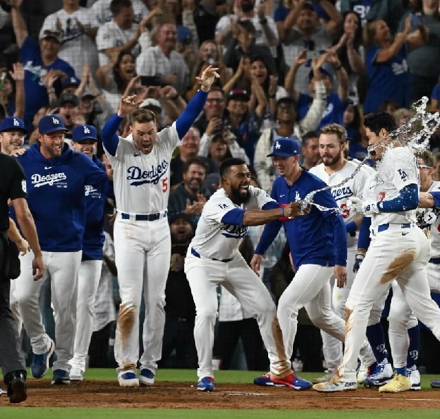 大谷翔平の40-40達成シーンを様々な角度から見る