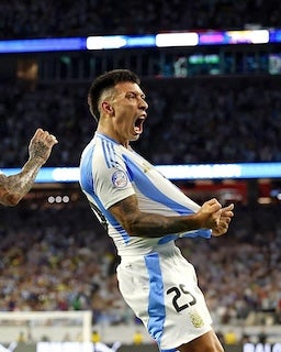 低身長のCBがヘディングで代表初ゴール!! チームを準決勝へ