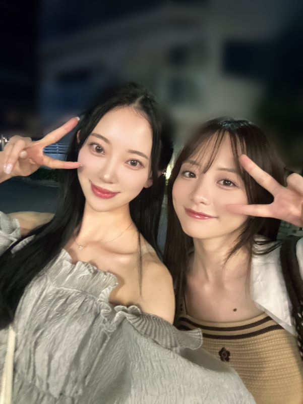 現在大ブレイク中の人気女優との超豪華2ショットが