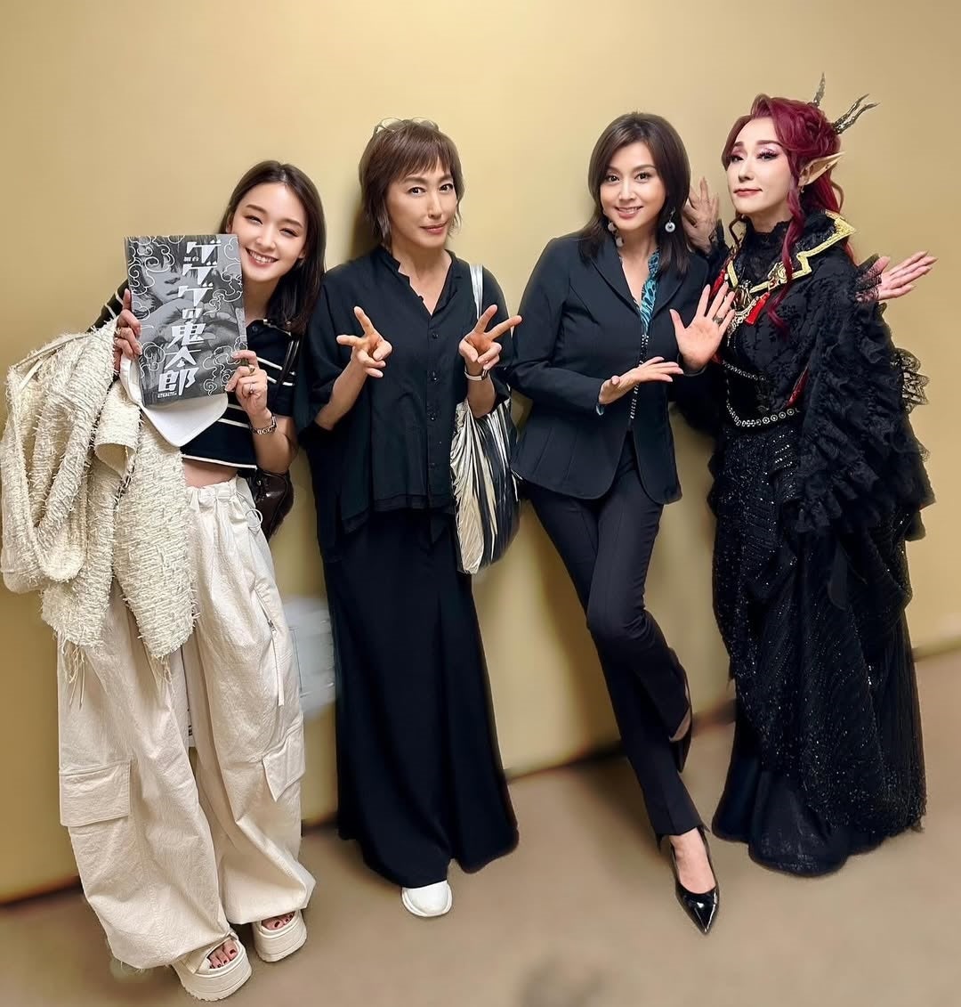 華やかな再会！高島礼子のキャッツ姉妹との豪華ショット！！