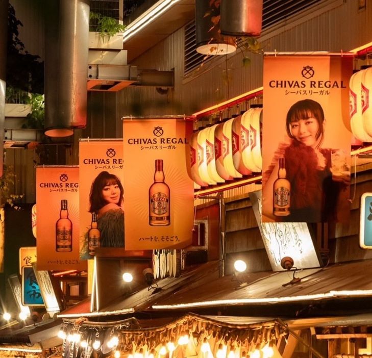 池田エライザのポスターが、MIYASHITA PARK渋谷横丁を占拠！